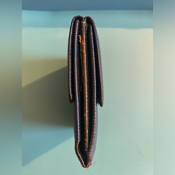 PRE💖LOVED Louis Vuitton tri-fold Epi Blue Wallet - Picture 9 of 13